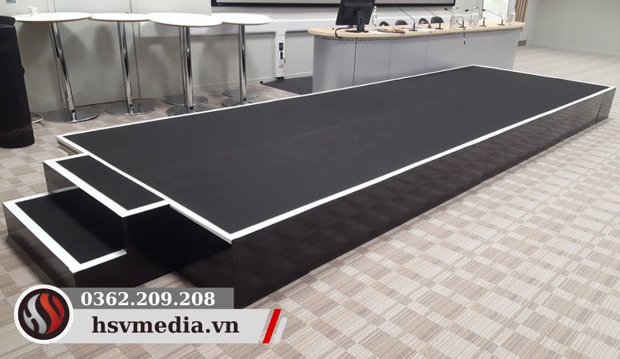 Catwalk stage construction