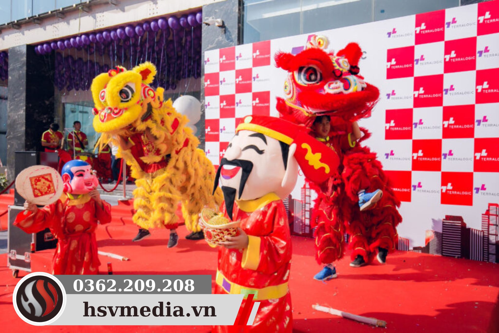 Red color in the opening event - inauguration