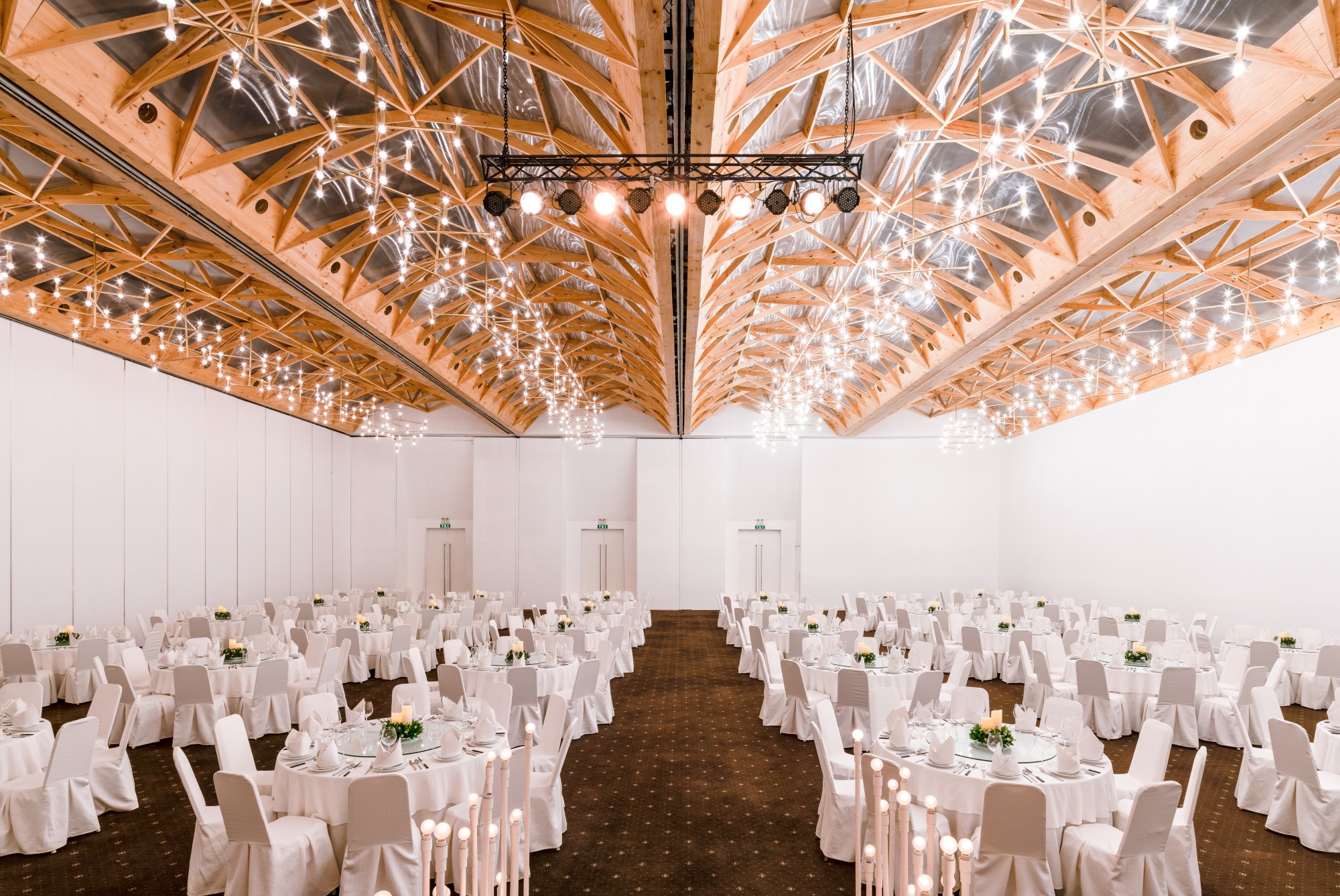 White Palace (Nguồn: Internet) White Palace (Nguồn: Internet)